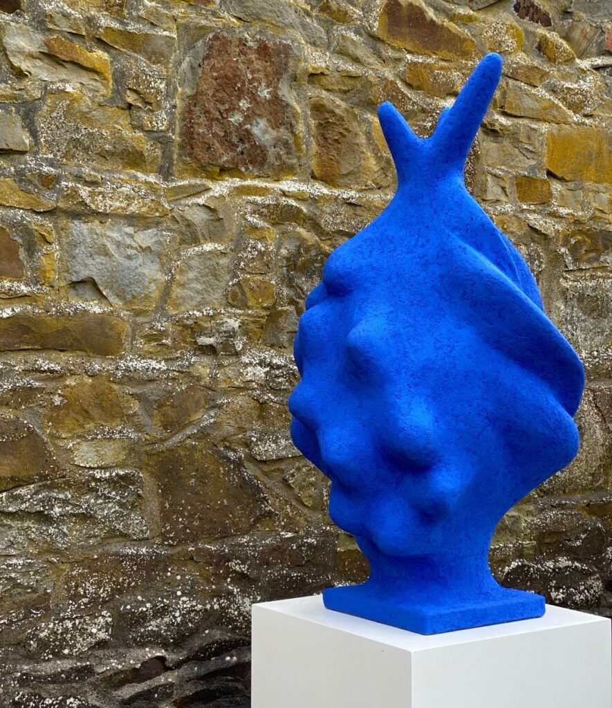 blue-art-morphis-sculpture-pigmentti